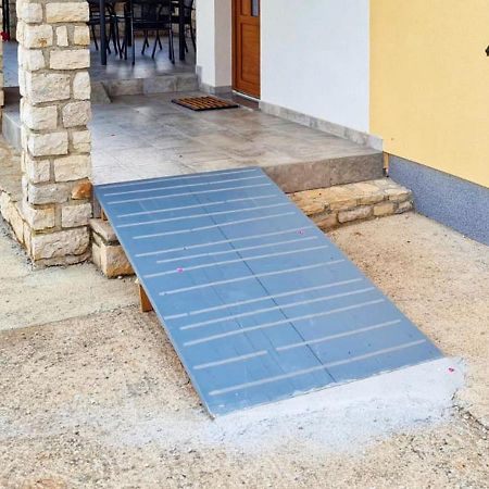 Apartment Larissa By Rent Istria Вишнян Екстер'єр фото